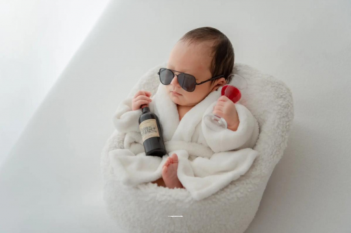 借卵生子咨询孕妇一般几个月孕吐